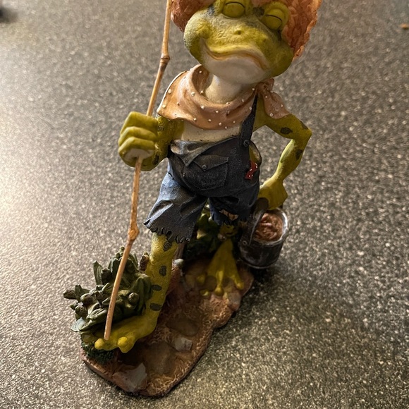 Frog w/ straw hat fishing. - Picture 2 of 6